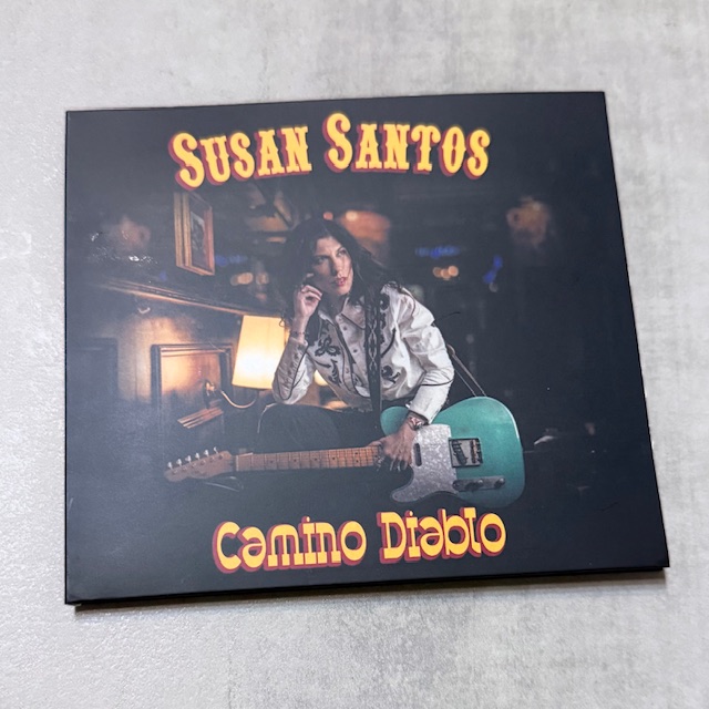 El séptimo elepé de nuestra guitarrista zurda de Badajoz es una suerte de 'road movie' que la refrenda como gran cronista de esa América profunda, fronteriza y razonablemente peligrosa. Blues-rock pantanoso de una mujer que no habla (ni toca) de oídas: ha pisado el terrneo y sabe cómo huelen las tabernas y el aliento de los perdedores